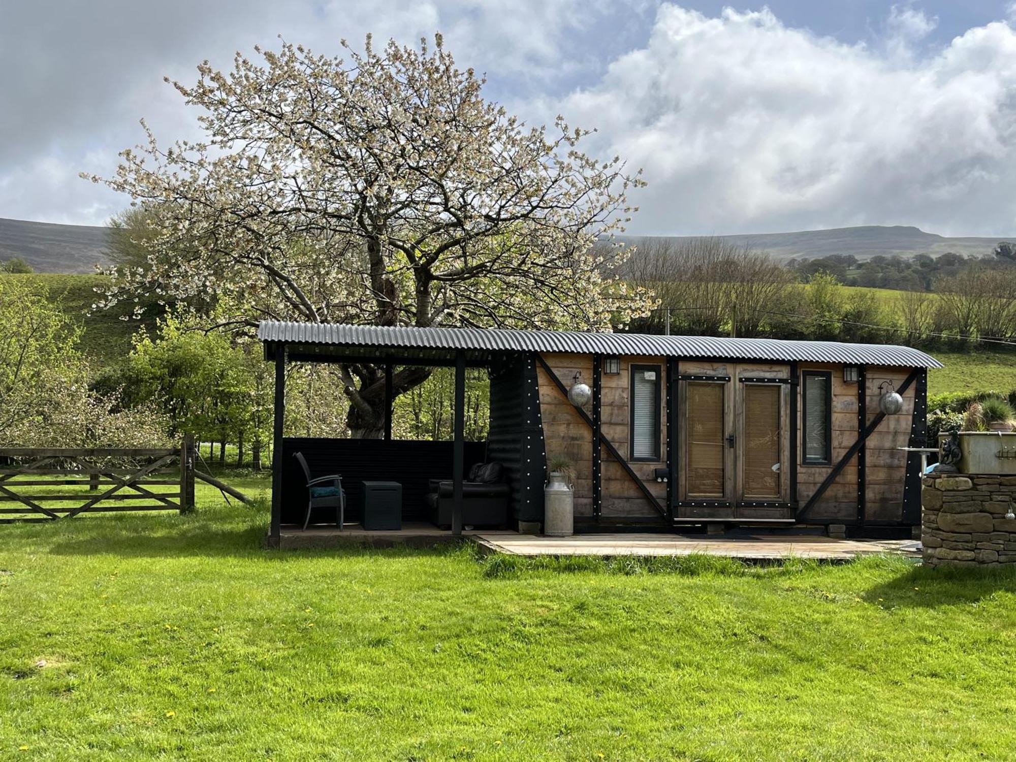 1 Bed Converted Railway Wagon Near Crickhowell Exterior foto